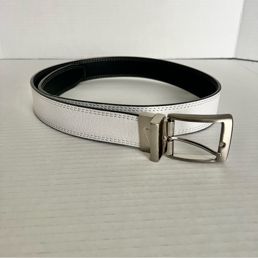 Nike Reversible White & Black Leather Golf Belt 32” Silver Buckle Resort Neutral